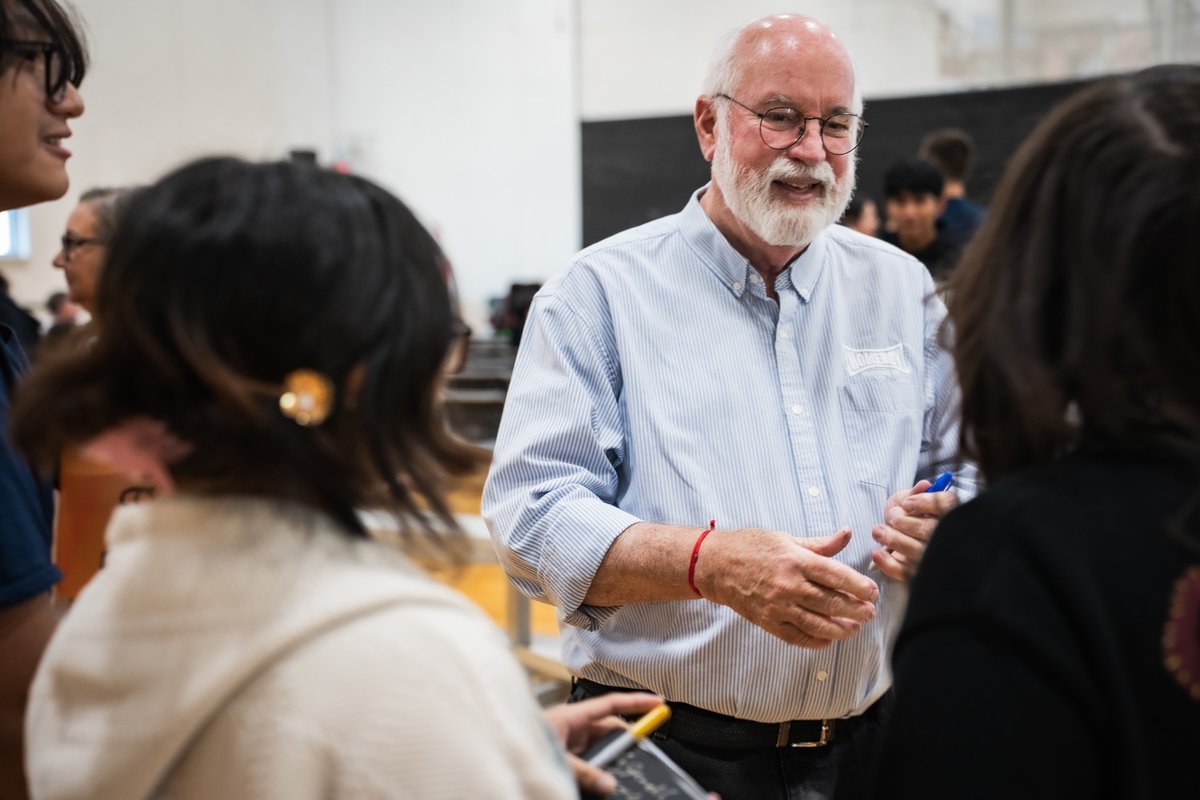 CRJesuit_TC's tweet image. On Friday, we welcomed Fr. Greg Boyle, SJ, founder of Homeboy Industries to our Day of Service. Fr. Greg inspired our students and faculty, sharing his experiences in L.A. over 40 years.  Later, they traveled to 10 service sites across Minneapolis. #CristoRey #AlwaysServingOthers