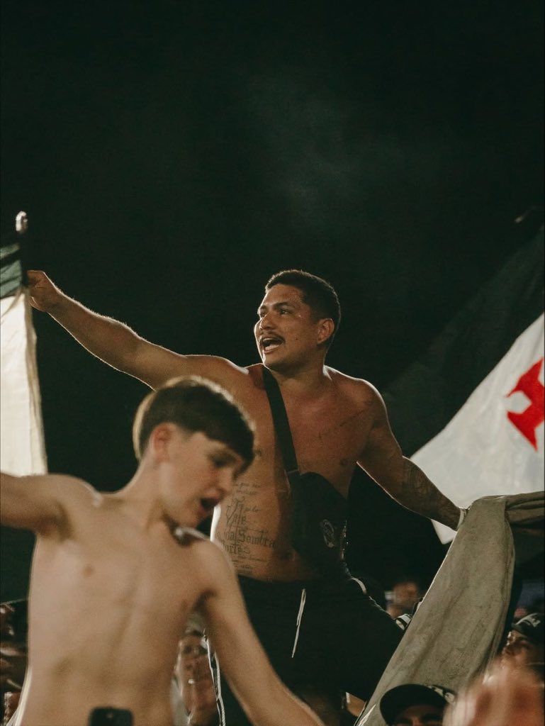 GRANDE FESTA VASCAÍNA! 

A Banda do Vasco foi buscar os 3 pontos no seu tradicional estilo: CARNAVAL NA ARQUIBANCADA. Parabéns a todos os vascaínos que estiveram presente em Bragança e levaram nosso time à mais uma vitória! 

O MEU VASCO TÁ JOGANDO PRA CARALHO!