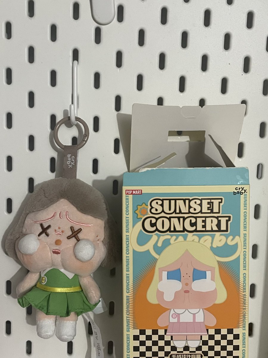꒰ wts lfb ph ꒱ 

╰  Sunset concert crybaby

400 php (350 payo)

𓏔 onhand
𓏔 unused from taiwan
𓏔 dop: payo once oc is sent/dop
𓏔 mod: lalamove/meetup around alabang/ubelt
𓏔 mop: gcash
𓏔 loc: alabang

reply mine