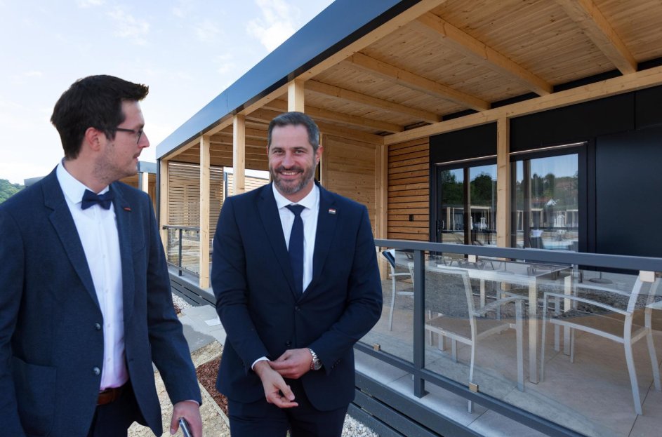 Poslovni.hr tweet media