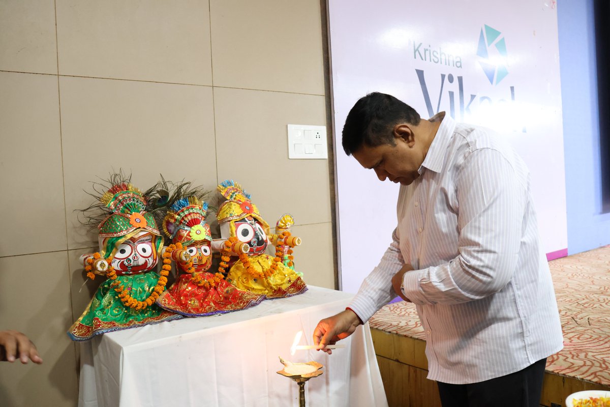 iamdmkrishna's tweet image. Had a wonderful time catching up with everyone today. It’s these little breaks that keep us going with new energy.

#krishnavikash #kvgi #krishnavikashbargarh