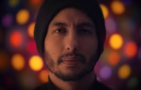 أنا بدعم حرية الرأي والتعبير أياً كان هذا الرأي، حتى لو كنت مختلف مع صاحبه في كل كلمة.
الحرية مش معناها إننا نتفق، معناها إننا نسمح للاختلاف يعيش من غير خوف.
اللي بيخاف من الكلمة، يبقى عنده هو نفسه مشكلة مش في اللي بيتكلم.

النهارده بدافع عن حق شريف جابر في التعبير، مش عن أفكاره.