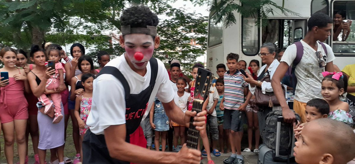 Más de 650.000 personas han sido evacuados en las provincias de Guantánamo, Santiago de Cuba, Holguín, Granma, Las Tunas y Camagüey ante la proximidad del #HuracánMelissa

Este fenómeno meteorológico representa un serio peligro 

#PreparadosYAlertas