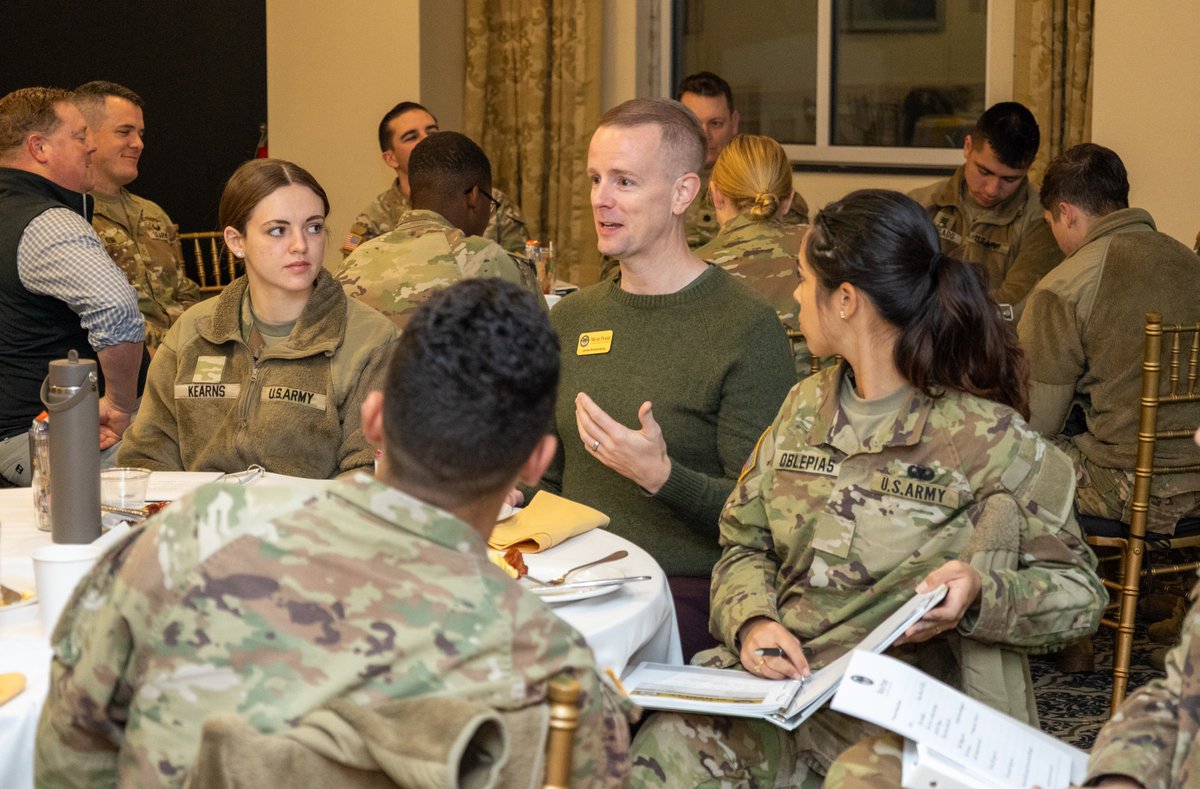 WPAOG's tweet image. Starting the day on a high note!

This morning we hosted a working breakfast for the current Class Officers.☕

The aim? Providing support to the Cadet Class Officers as they build class legacy &amp;amp; unity. 🤝

#ForCountryWeCommit #EarnedNotGiven #NoCallingTooGreat #HoldTheLine