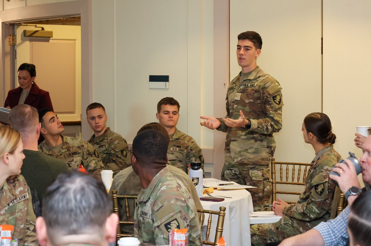 WPAOG's tweet image. Starting the day on a high note!

This morning we hosted a working breakfast for the current Class Officers.☕

The aim? Providing support to the Cadet Class Officers as they build class legacy &amp;amp; unity. 🤝

#ForCountryWeCommit #EarnedNotGiven #NoCallingTooGreat #HoldTheLine