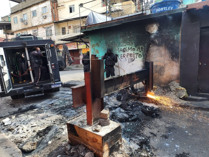 brasilparalelo's tweet photo. Faixa de Gaza? Não: Rio de Janeiro.

Infelizmente mais um episódio triste da cidade que é símbolo da cultura e história brasileira. 

O Rio de Janeiro enfrenta uma verdadeira guerra, denunciada por especialistas em segurança pública, moradores e policiais. 

Parte desses relatos estão em nosso documentário "Rio de Janeiro: Paraíso em Chamas" que está disponível exlusivamente em nosso streaming.