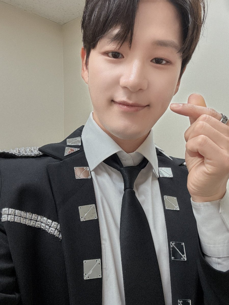 tritops_van's tweet photo. evergreen❤️今日もありがとうございました
暑い応援ですごい盛り上がりましたよ😍
お陰様で忘れられない11周年のライブになりました！これからも頑張りますね💪よろしくお願いしますいつも大好きよ❣️ https://t.co/HytKSv09ld