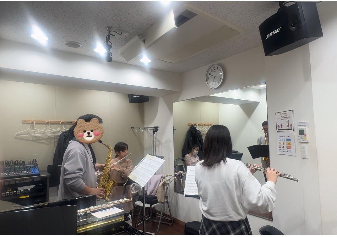 eriuetsuka's tweet photo. 5日に渡る伴奏合わせが終わりました🪈🎹
(スタジオの方に、この人毎日居るな〜と思われたことでしょう)

今回はご姉妹、親子、ご夫婦、ファミリー共演もあり、長丁場でありますが素敵な皆さまを他の生徒さん方にご紹介出来るのがとても楽しみです🥰 https://t.co/Tg5nTuadii