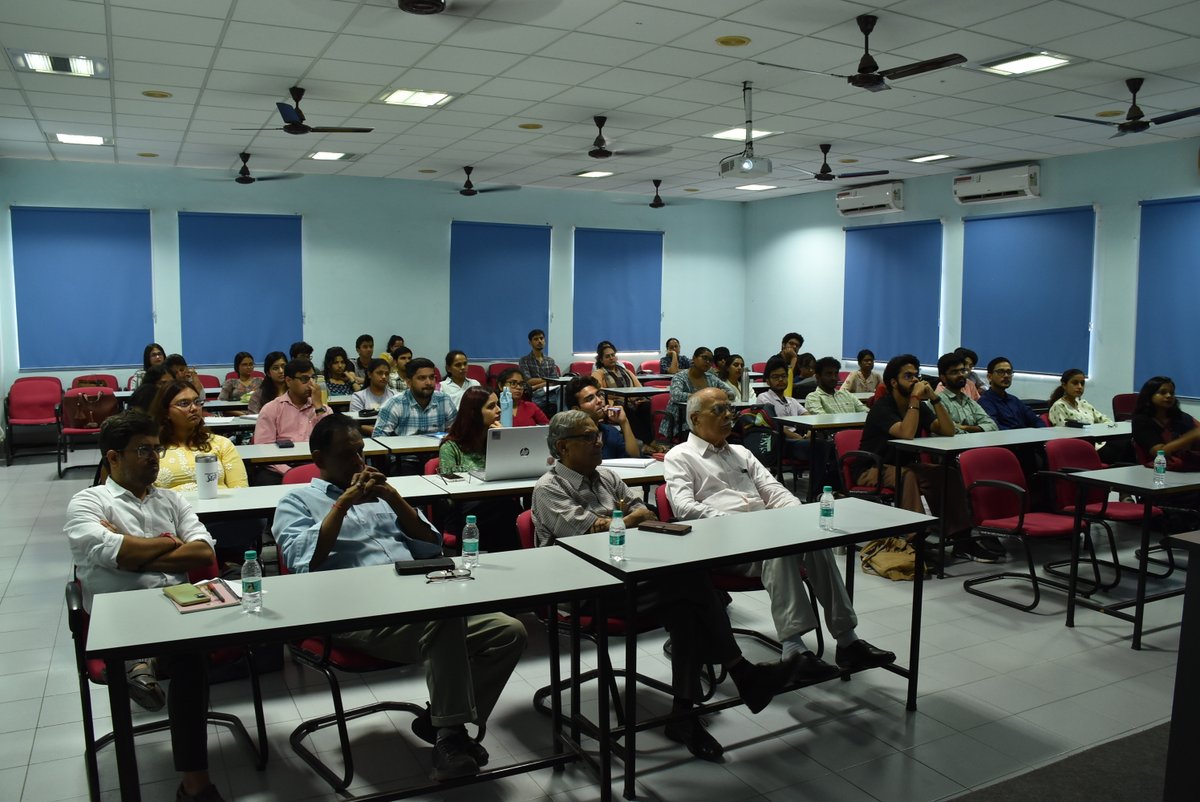 cogscicbcs's tweet image. CBCS, celebrated its 23rd Foundation Day on Oct 28 with a talk by Dr. Nisheeth Srivastava (@IITKanpur ) on “Modeling Decision Failures.”

He discussed computational models of decision-making, from procrastination to quitting.

#CBCS #CognitiveScience #IITKanpur