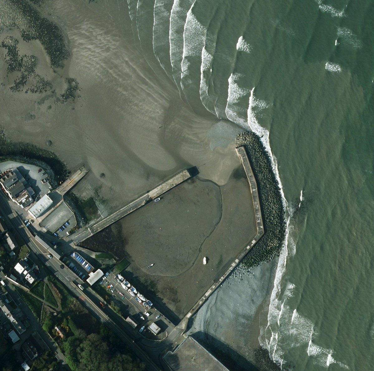 👻 Newcastle Harbour is said to be haunted by a banshee - a ghostly woman whose wail foretells death. Locals have seen her walking silently among the boats… 👀

Would you visit after dark?

#HauntedNI #HalloweenMaps #BansheeWatch #OrdnanceSurveyNI