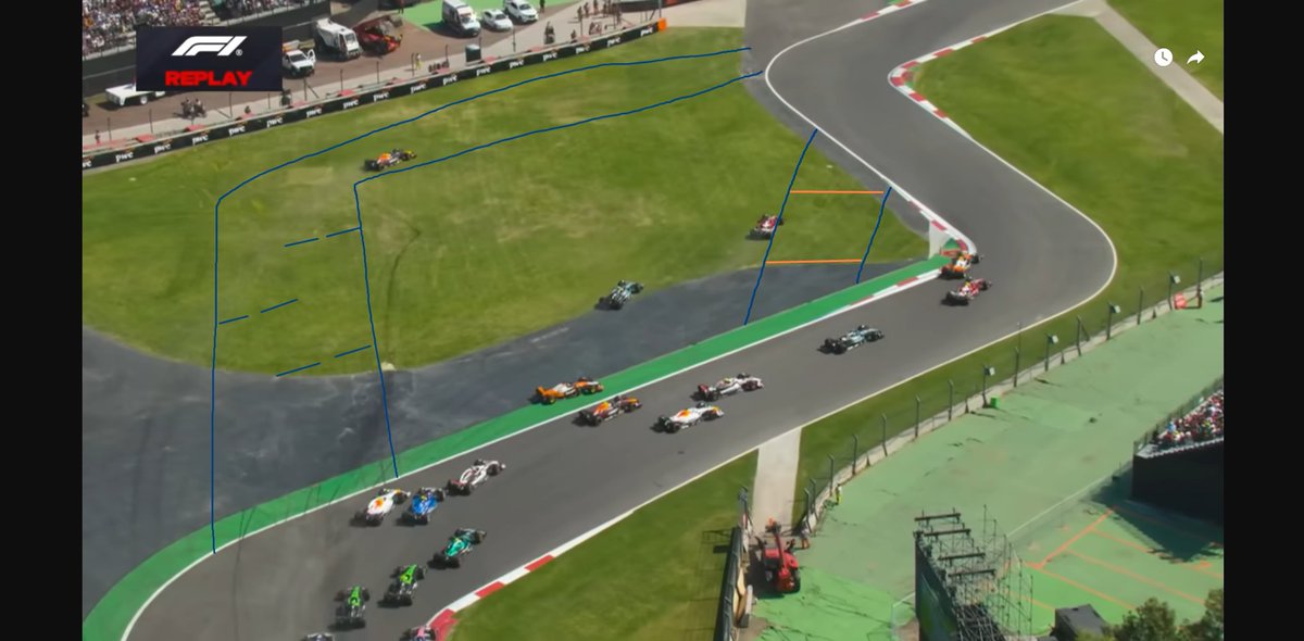 Niye kulağı tersten tutuyorsunuz ki? Zaten örneği var. Monza'da ki gibi kaçış yolu ekle, dubalarla hızı düşürüp orada geçen süreyi arttır. Bu girişi kaçıran olursa diye sosis kerb bulunan ikinci bir geçiş ekle. Bu iki ara bölgeye de çakıl yerleştir. Bitti gitti.