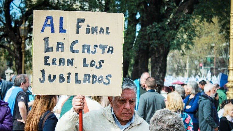 El Gobierno oficializó que el bono para jubilados sigue congelado en $70.000,
la misma cifra desde marzo de 2024.

“Empezó una Argentina nueva”, dijo Milei, pero para los jubilados nada nuevo bajo el sol: el ajuste sigue cayendo sobre los que menos tienen.

#Jubilados #Bono