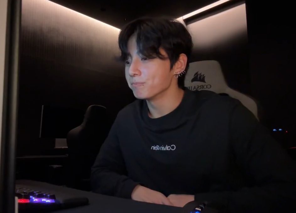 JUNGKOOK ESTÁ HACIENDO LIVE CORRAN