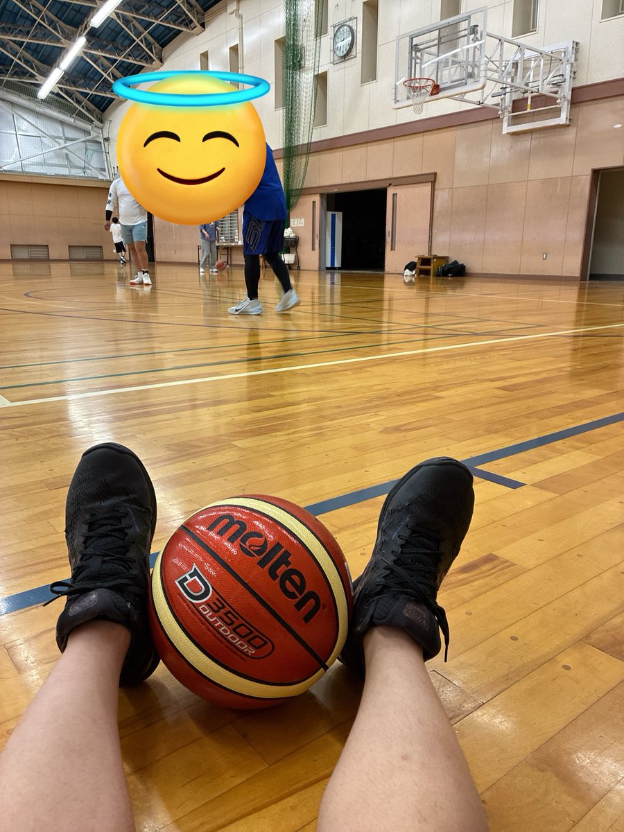 Sakuya_mer's tweet image. #バスケ
#basketball #handling  #ハンドリング #streetball 
#artemas 
#spalding　#ball　#wayofwade #バスケットボール #日々成長  
2時間した🏀
10てんきめた