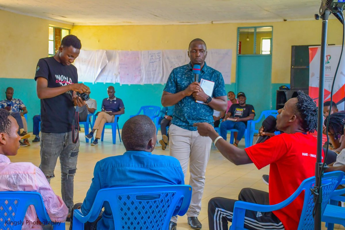 dikizothepoet's tweet photo. Youth reclaiming power in Kaloleni-ShauriMoyo! 🪪🫆🗳️
30+ leaders at Arina Centre demanded: Waive ID fees NOW, IEBC BVR transparency, mobile units, PWD access
Fix broken lights fueling Dimbo gangs! Petitioning @IEBCKenya, @InteriorKE, Interior. Mobilize 100s!
#ZEK #IDentityYetu https://t.co/e7dPGrC2gH