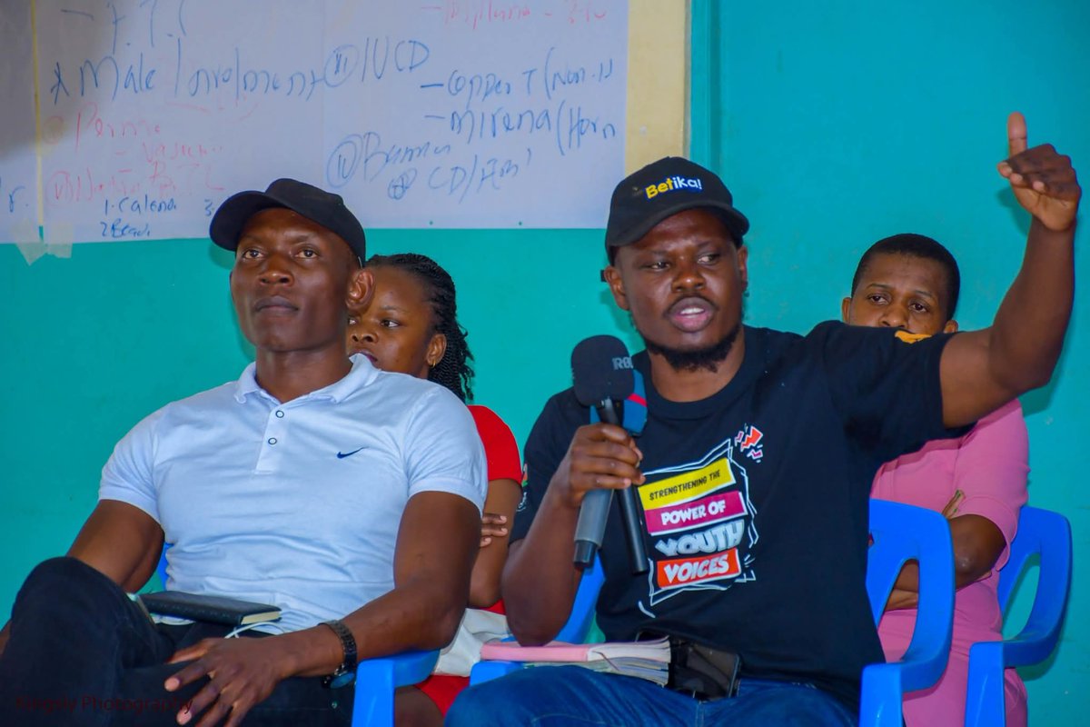 dikizothepoet's tweet photo. Youth reclaiming power in Kaloleni-ShauriMoyo! 🪪🫆🗳️
30+ leaders at Arina Centre demanded: Waive ID fees NOW, IEBC BVR transparency, mobile units, PWD access
Fix broken lights fueling Dimbo gangs! Petitioning @IEBCKenya, @InteriorKE, Interior. Mobilize 100s!
#ZEK #IDentityYetu https://t.co/e7dPGrC2gH