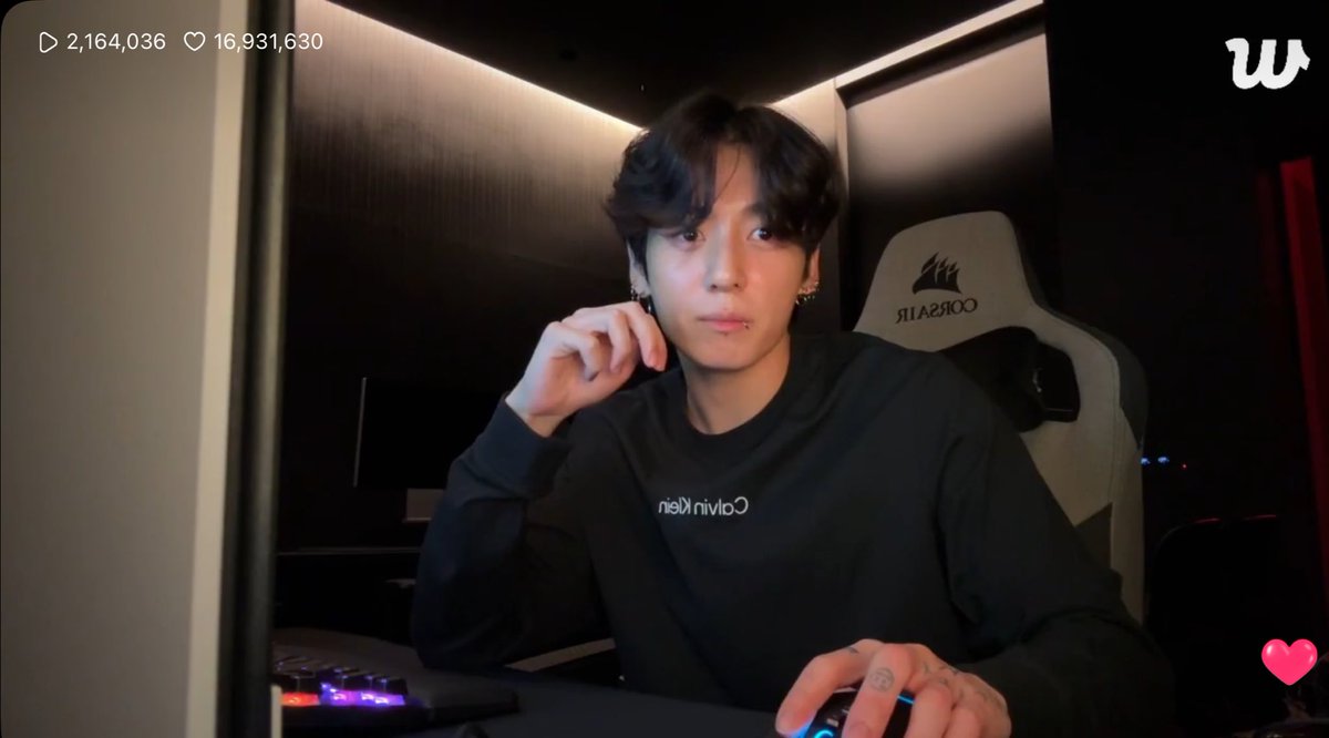 petterjoon's tweet photo. จองกุกเล่น roblox กุแจก 5 ล้าน https://t.co/XotEv9SFlT