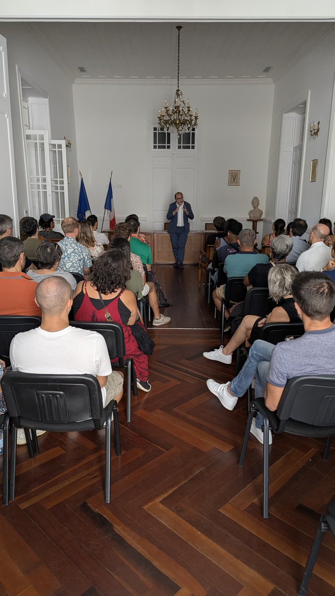 CRCLRM's tweet image. La chambre régionale des comptes de La Réunion a accueilli les nouveaux arrivants de l’Insee dans le cadre de leur journée annuelle d’accueil.

Au programme : visite du château Lauratet et de ses jardins, suivie d’une présentation des métiers et missions de la juridiction.