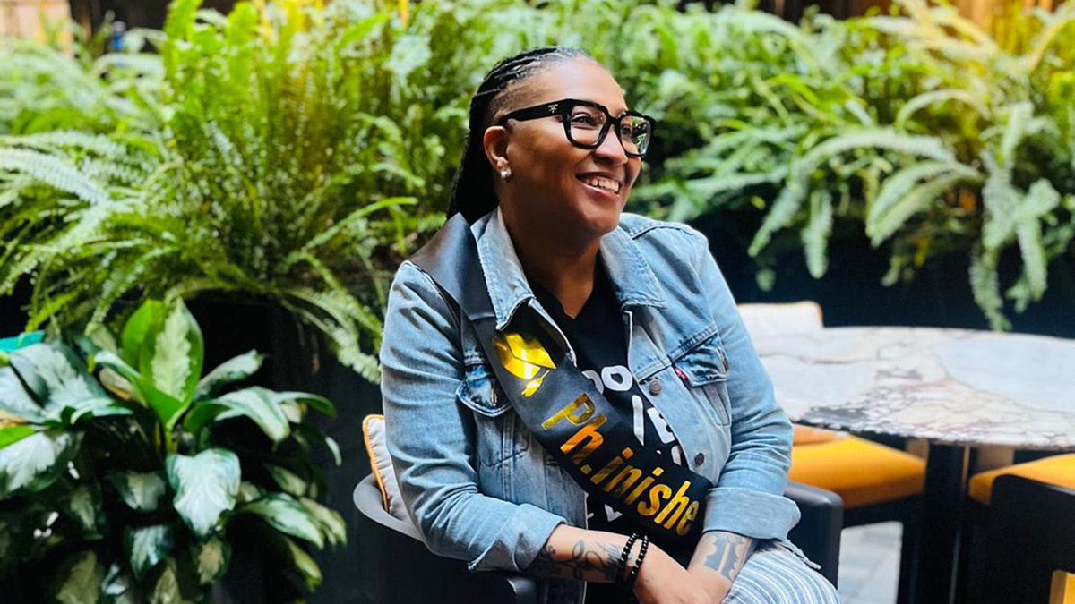 OISEUofT's tweet photo. ๐ New grad Dr. Tanitiรฃ Munroe's tireless service to Black youth has produced groundbreaking research, and legacies like youth leadership programming.
This moment is a resounding milestone. Congrats, Dr. T!
Her story: https://t.co/p0WmHmuTU4
#OISEUofT #OISEGrad25 #UofTGrad25 https://t.co/ucPw9lAxA1