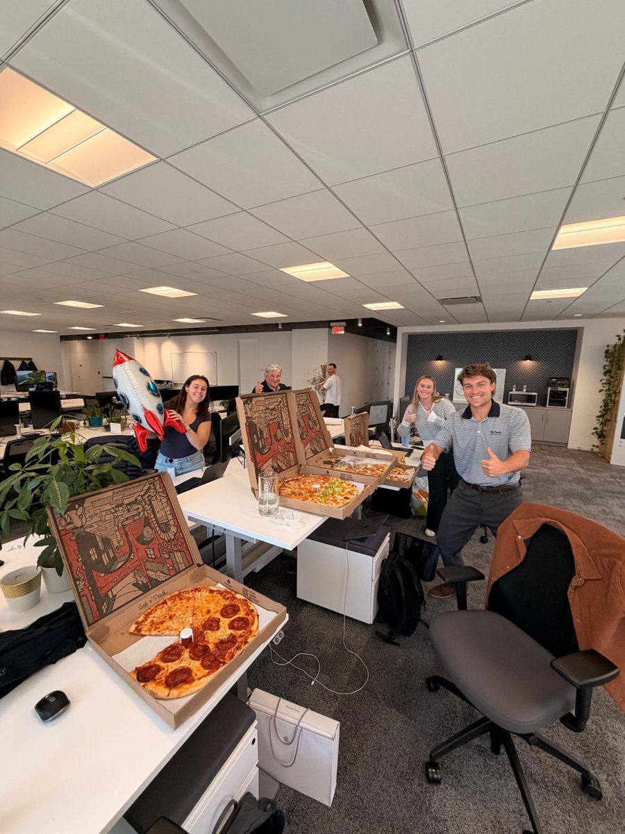 alumni_rocket's tweet image. A quick look behind the scenes at Rocket! 🚀