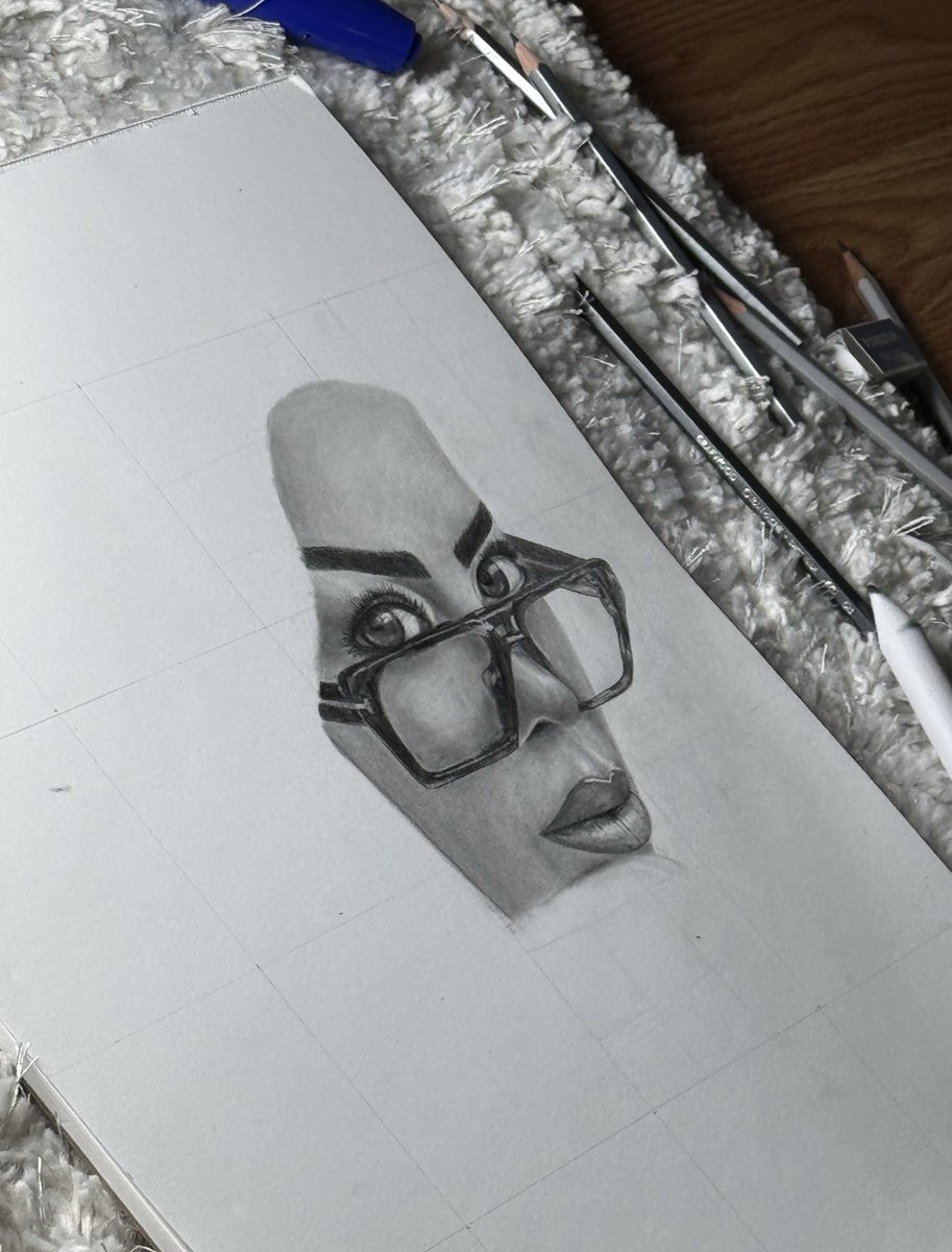 En dos semanas me hice experto en dibujo en grafito. Aquí el antes y después