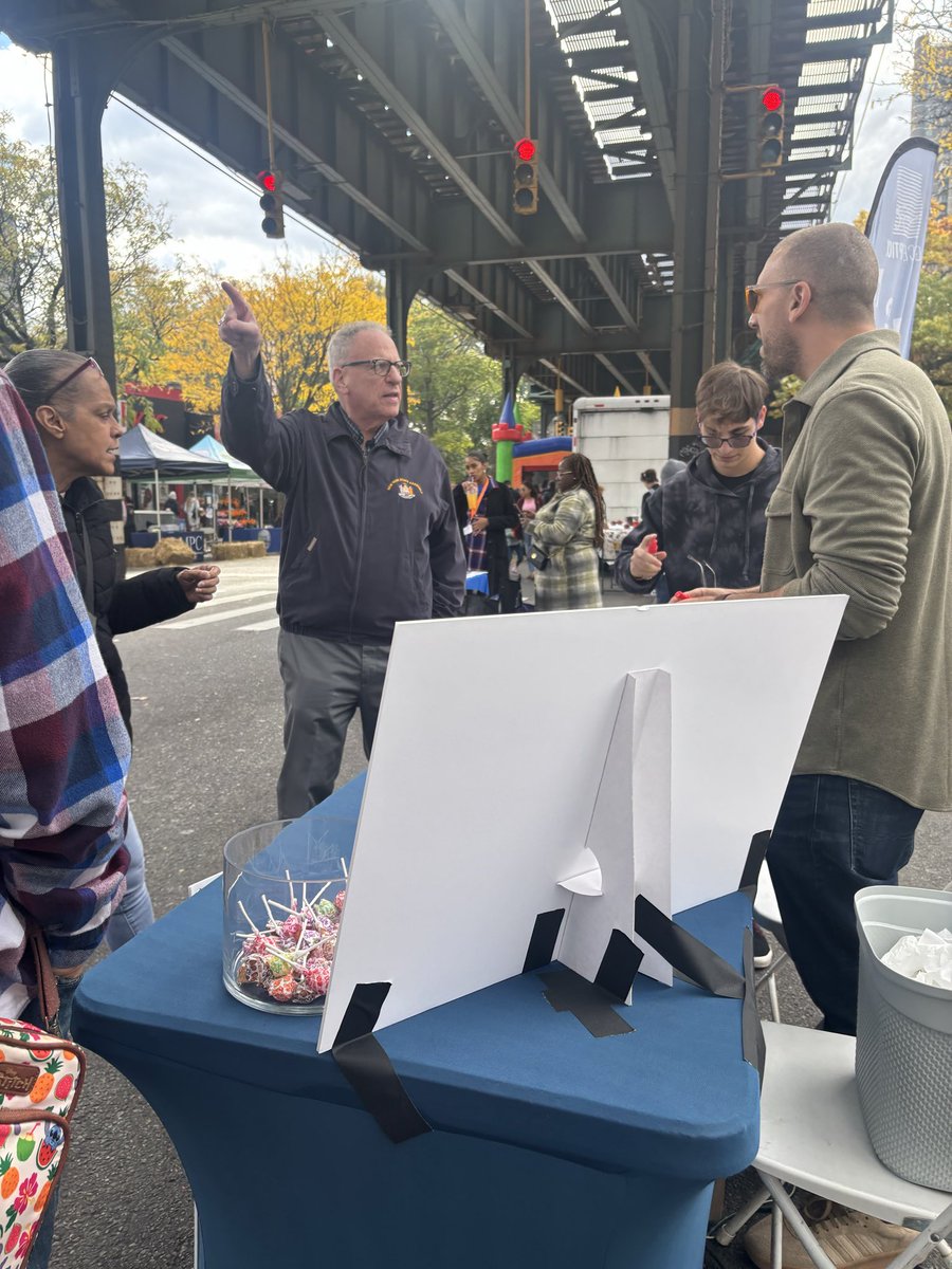This weekend had the perfect weather to be outdoors at the Jerome Gun Hill BID’s Annual Fall Festival. It was great to be surrounded by the vibrant businesses and community members that make our neighborhood so unique.