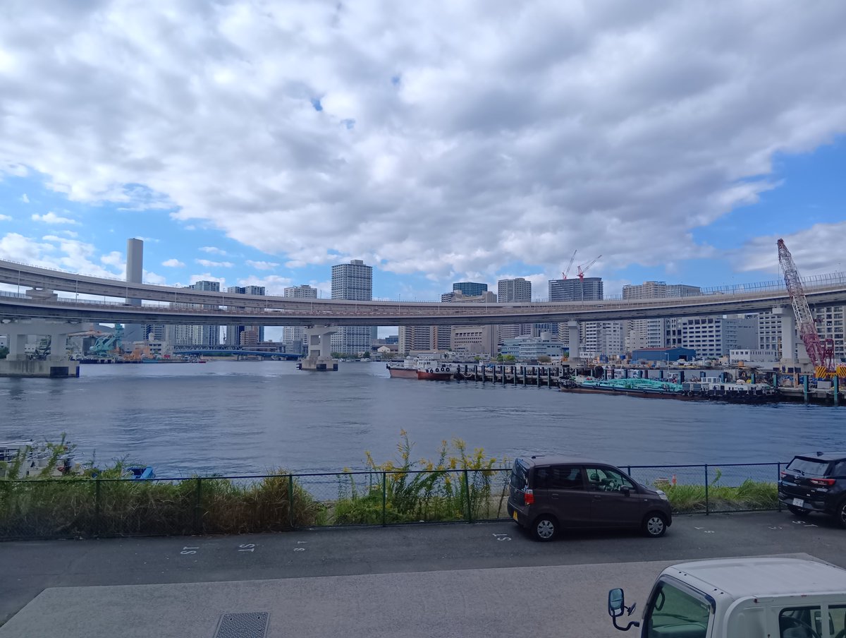 カメラで収まりきれないレインボーブリッジの大回転（リング）の様子