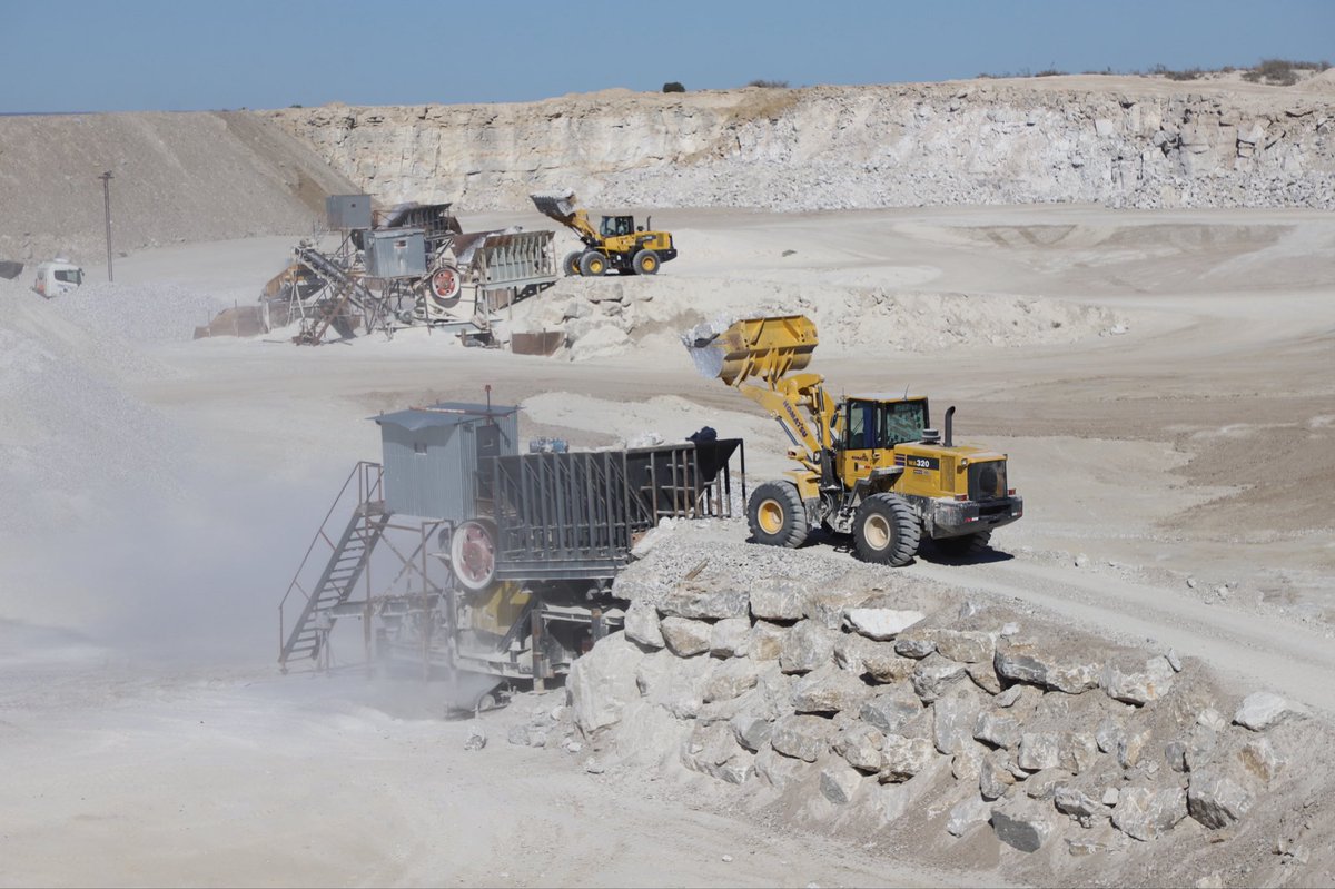 ¡DÍA DEL TRABAJADOR Y LA TRABAJADORA MINERA!⚡️

🗓️Al conmemorarse un nuevo aniversario de la Asociación Obrera Minera Argentina, destacamos el rol clave que cumplen en el desarrollo productivo.

✍️Actualmente, el sector minero rionegrino emplea a unos 1.700 trabajadores.