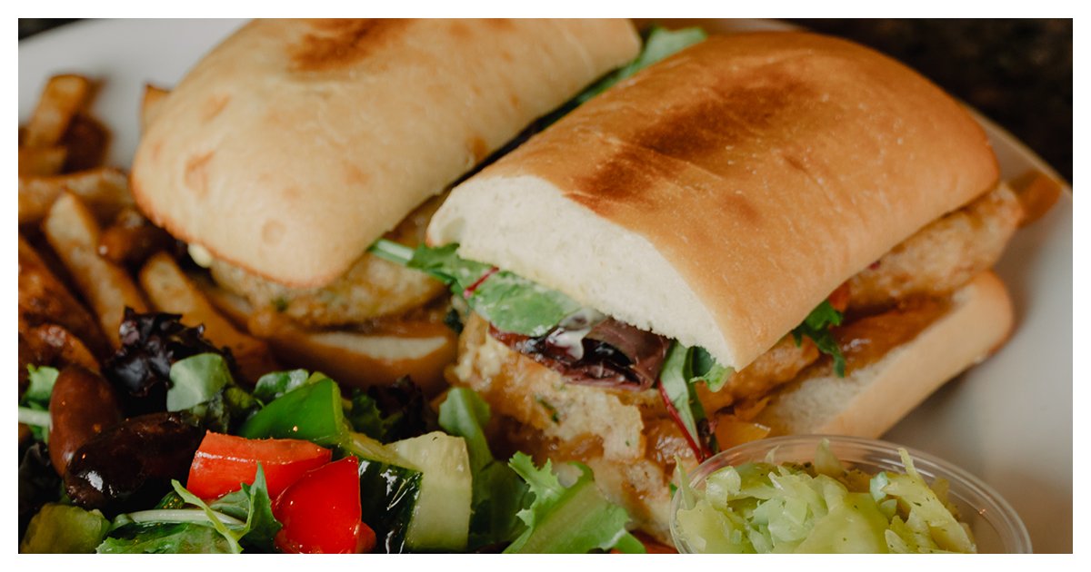 Our Shrimp Po’ Boy brings coastal flavour with an Italian twist — crispy battered shrimp, sweet caramelized onions, and mango mayo on a warm ciabatta bun. Served with coleslaw, hand-cut fries, and a fresh artisan salad. 🦐

#OttawaEats #ItalianRestaurant #ottawafood #ottawafoodie