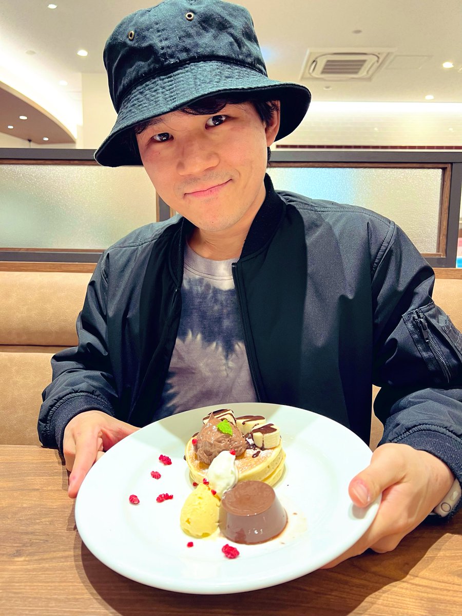 kosuke_inami's tweet image. 【毎日投稿210日目】
バースデーデザート食べにデニーズに行きました！
予想よりしっかりしたデザートが出てきてびっくり、これが無料でもらえるのはやばいな

悪いことは言わないから、みんなもデニーズアプリ入れときな！笑

#イナミ毎日投稿 #デニーズバースデーデザート #デニーズ