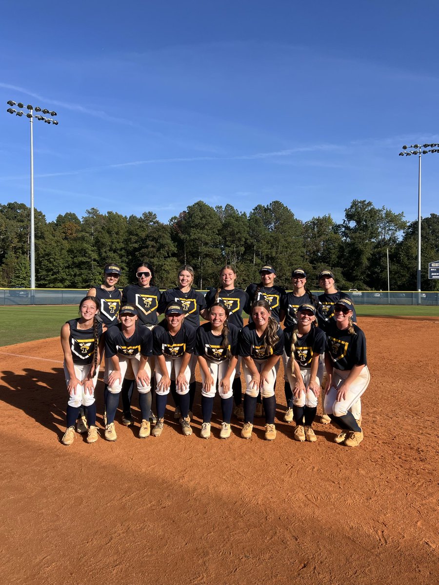 TechSoftball's tweet image. Another good weekend of fall games for the Stingers against Columbia International! #StingEm 🐝