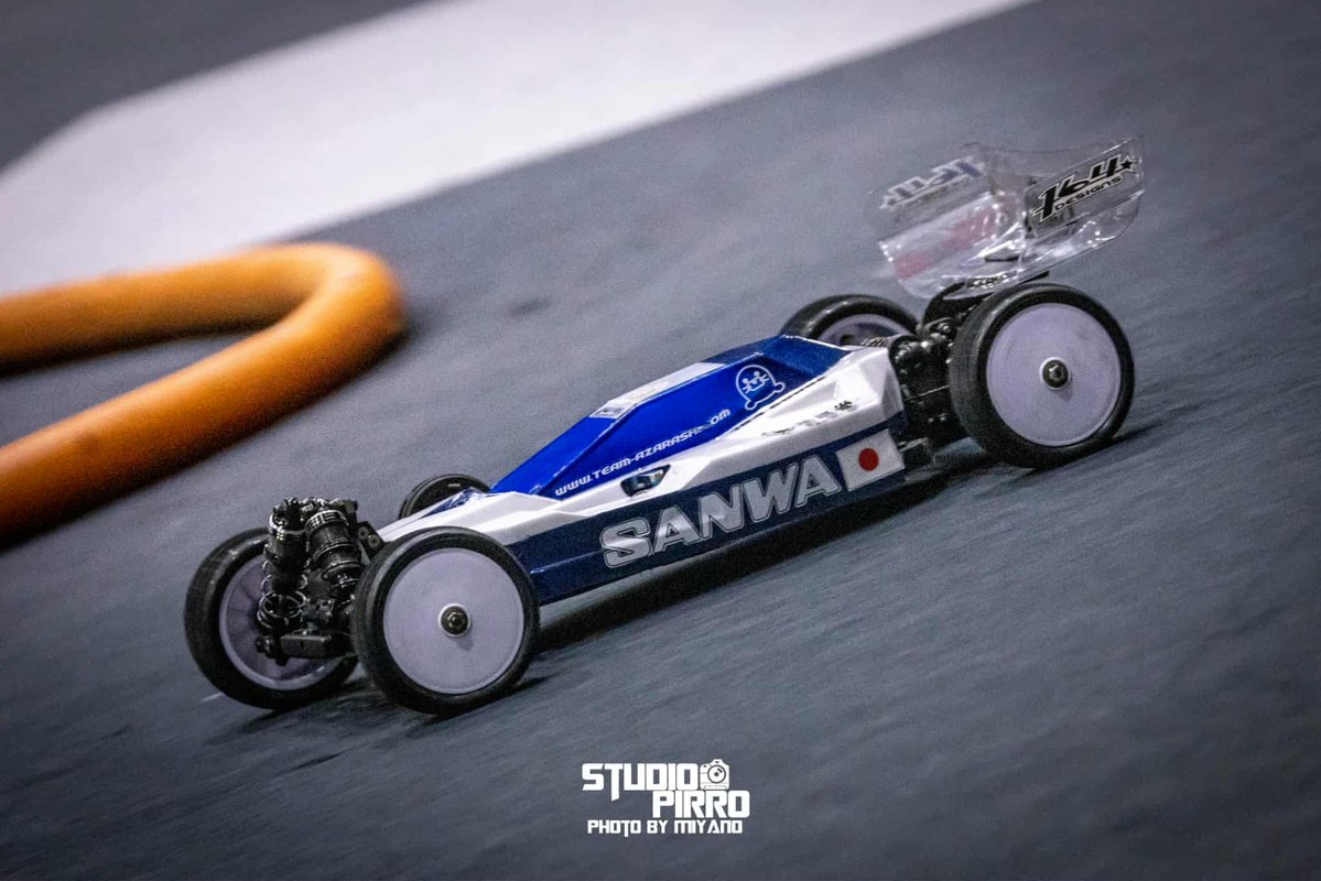 Circuit_no_Inu's tweet image. とにかく低く平べったく、というコンセプトで狙っていたのが、まさにこの画像のイメージなのです。