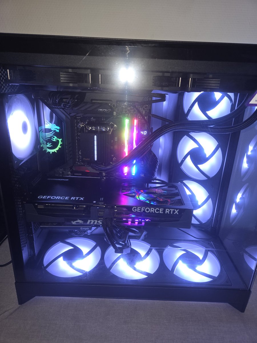 Fraqo_cod's tweet image. -4k 🤡 + le BenQ zowie 400hz dyac 2 -650 en plus vivement bo7 que je me fasse cheat a la gueule en biiiieng