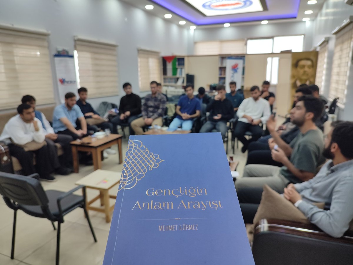 Oku, Düşün,Paylaş Medeniyet Okumaları kapsamında bu ay Mehmet Görmez hocanın Gençliğin Anlam Arayışı kitabını tahlil ettik.
Programımıza katılan tüm öğrenci kardeşlerimize teşekkür ederiz.