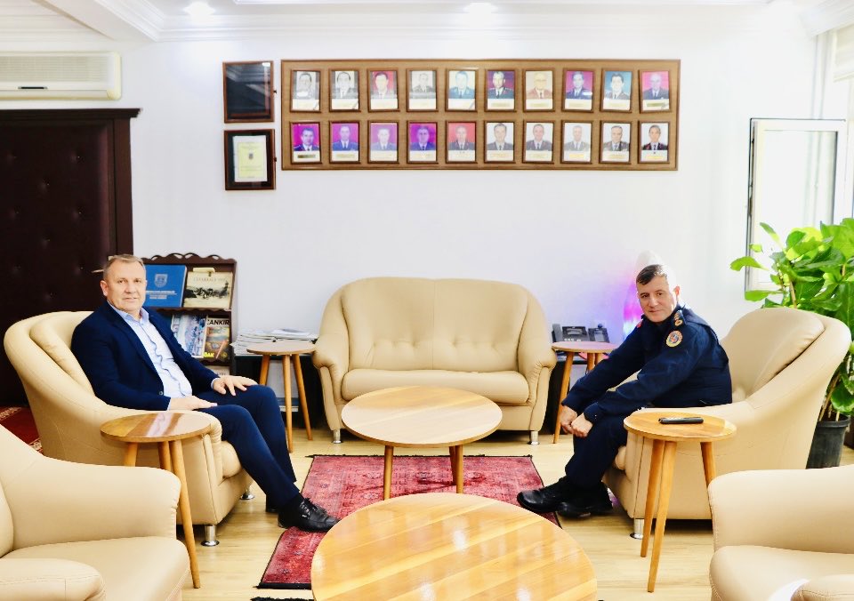 Çankırı İl Jandarma Komutanı  olarak ilimizde göreve başlayan Jandarma Kıdemli Albay Sn. Serhat DEMİRAL’İ makamında ziyaret ederek yeni görevinin Hayırlı olmasını dilerim.