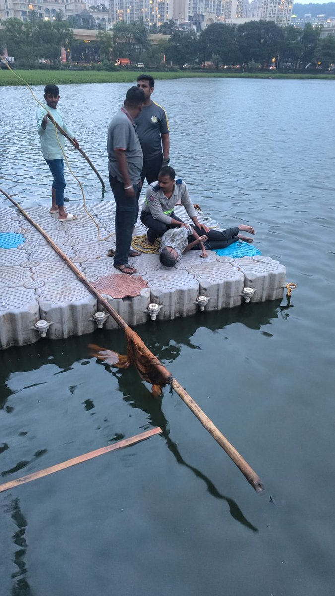 Dead Body of an Unidentified Man found in Powai Lake on Tuesday Evening  More Details Awaited.
#powai #MumbaiRains #Mumbai #powailake <a href="/Mumbaikhabar9/">MUMBAI NEWS</a> <a href="/MumbaiLiveNews/">Mumbai Live</a> <a href="/RidlrMUM/">Ridlr Mumbai</a> #news #breakingnews‌ #upda