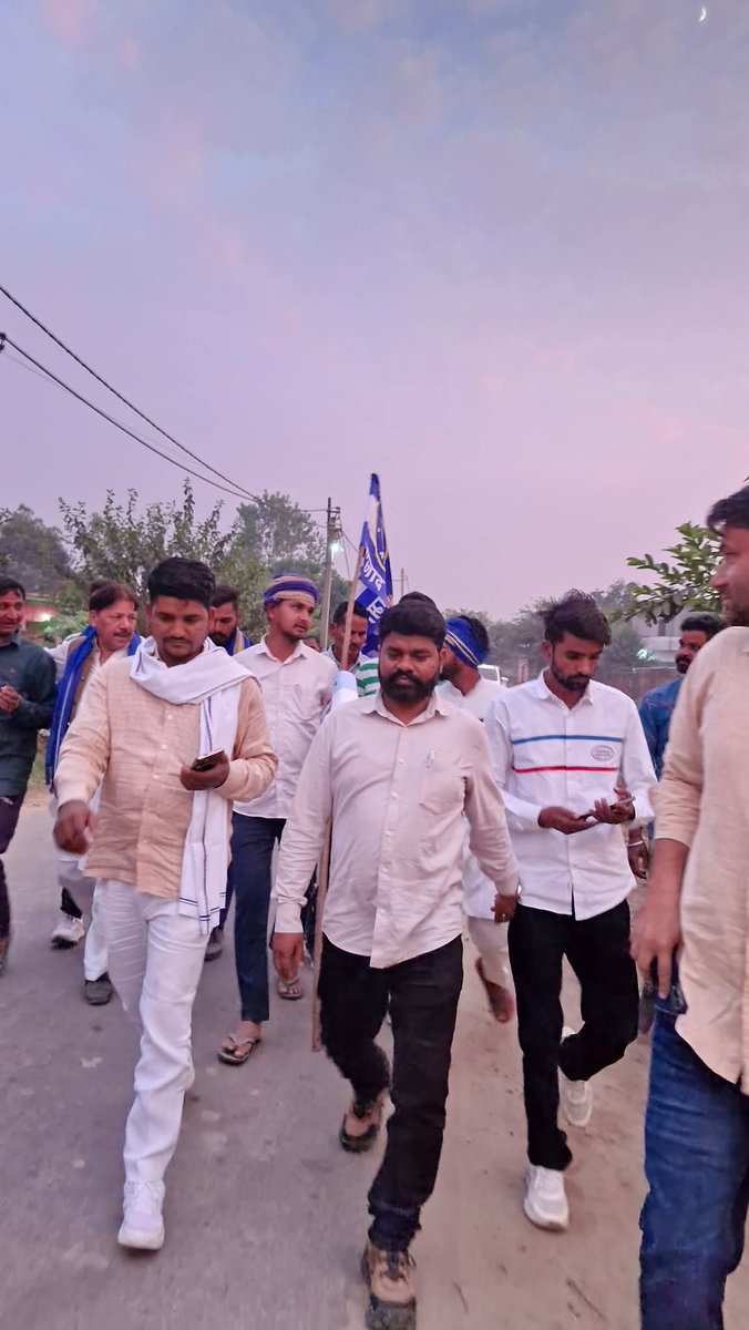katariya_07's tweet photo. आजाद समाज पार्टी कांशीराम आई है नई क्रांति लाई है ।
@BhimArmyChief @Asp4Bijnor @AzadSamajParty
#मतदाता_जागरूक_यात्रा
#bhimarmy #katariya07 https://t.co/47y4Lkfx6e