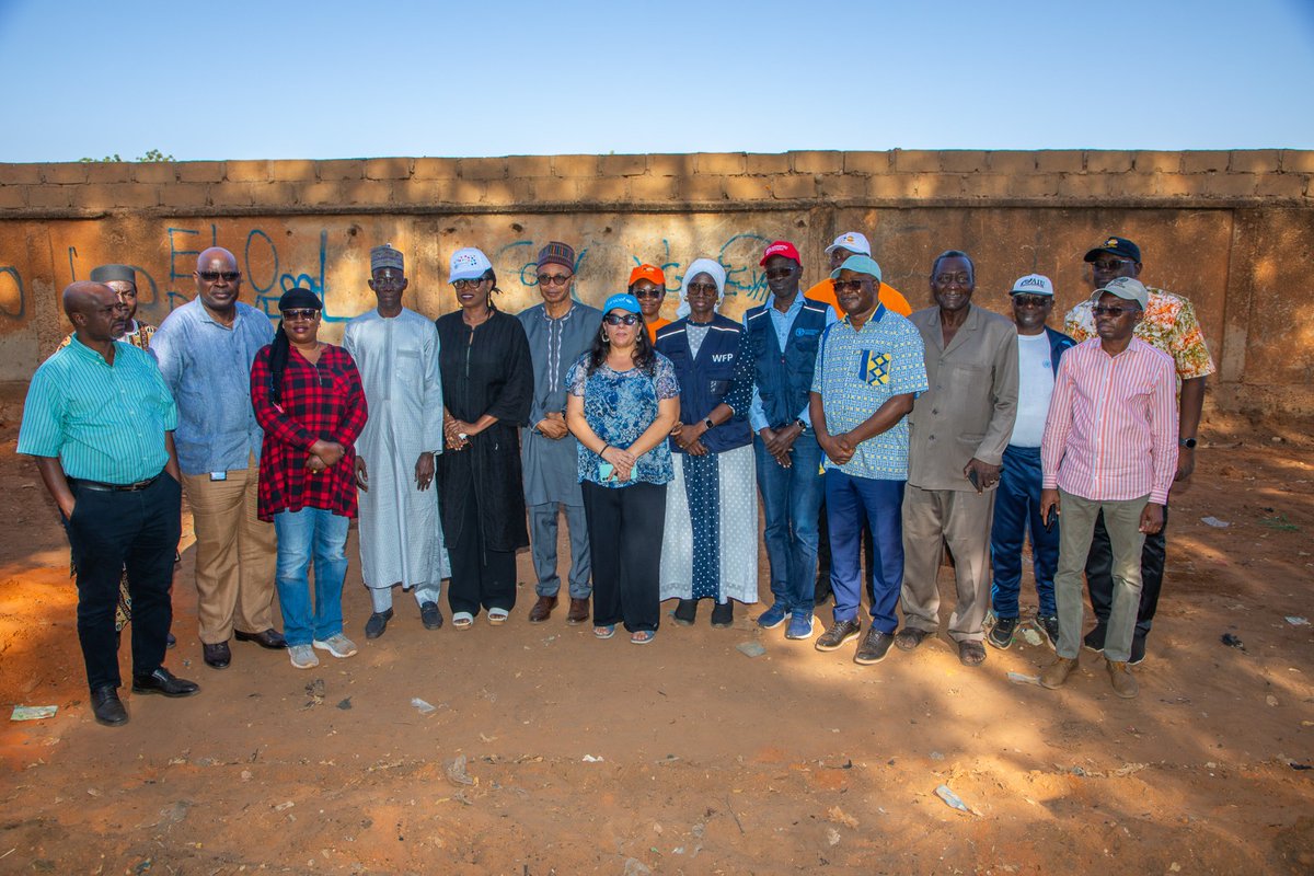 🌳 Pour clore les activités commémoratives des #UN80, quoi de plus symbolique que de planter des arbres pour l’avenir, un geste fort pour notre planète et les générations futures ?

Ce matin, le <a href="/SNU_Niger/">ONU_Niger</a> et la Ville de #Niamey l’ont fait, ensemble sur le pavé du Ceg 11. 🇳🇪