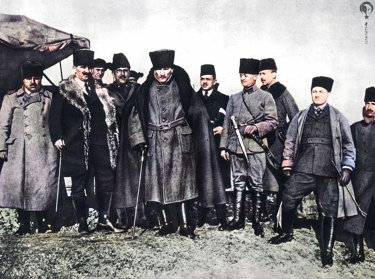 Türkiye'yi ağalık sistemine geri çevirip vatandaşı kul yapmak isteyenlere karşı yaşasın Cumhuriyet! #29Ekim