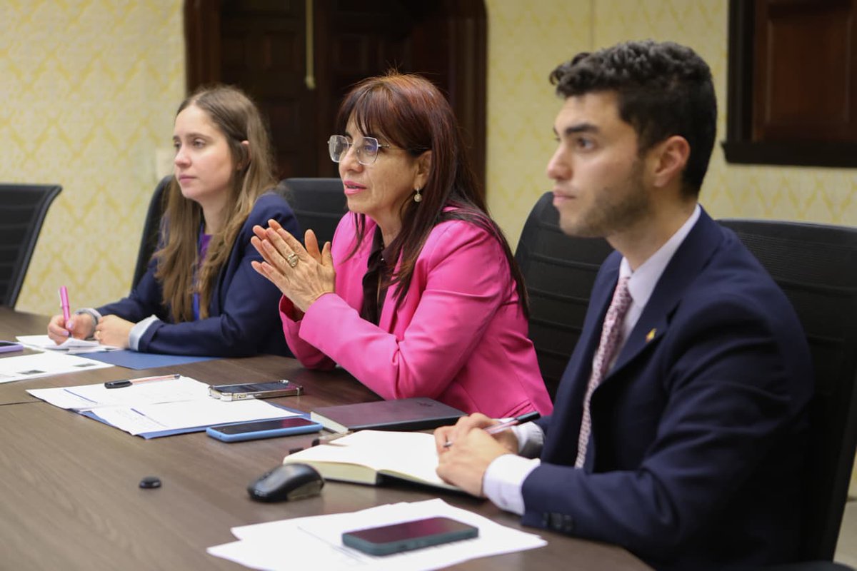 ¡Colombia 🇨🇴 y el Caribe neerlandés 🇳🇱🇦🇼🇨🇼 estrechan sus vínculos de cooperación en turismo y desarrollo económico!

En una reunión liderada por la Dirección de Europa y con la participación de la Gobernación de La Guajira, la Embajada del Reino de los Países Bajos y autoridades