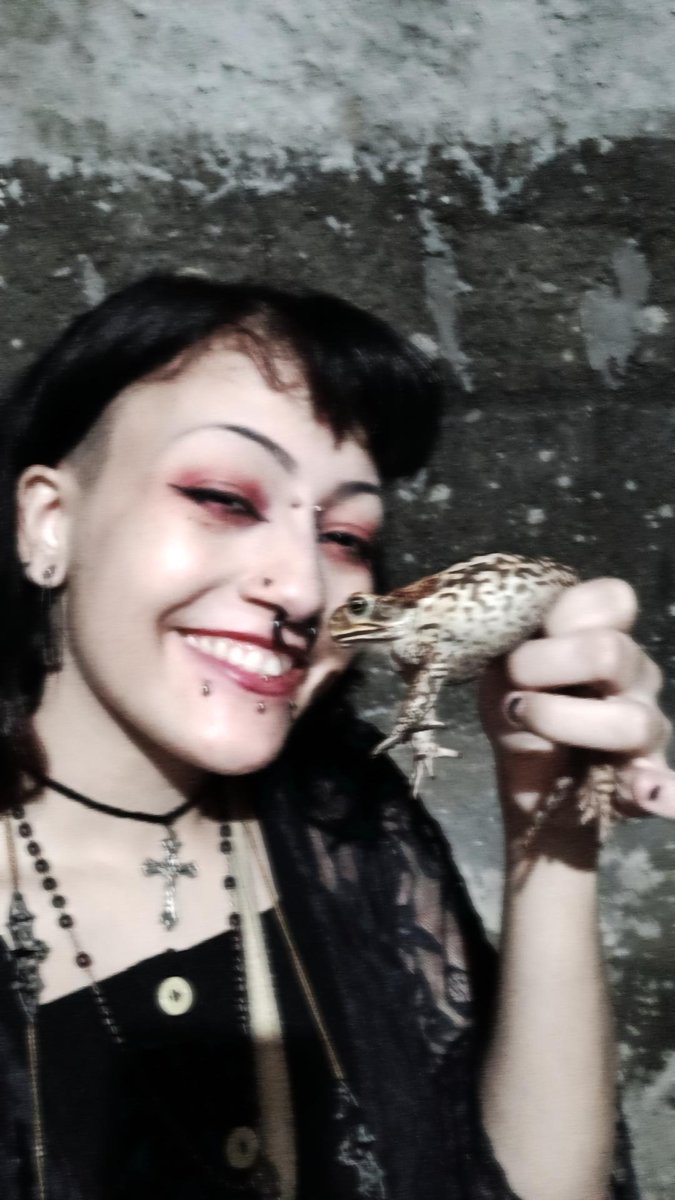 pois esse não binário aqui que FALA TODES vai ensinar esse mlk a segurar bicho DIREITO