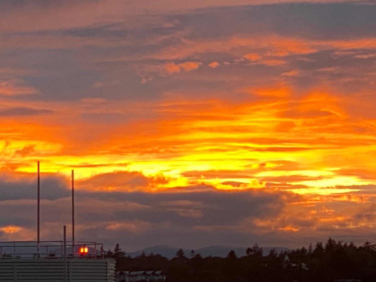 Pierre_Dube's tweet photo. @littlemisslee23 Just for your eyes’ pleasure! Sunrises and sunsets over Victoria harbour in BC, Canada.

And congrats on the promo! https://t.co/sZfT4lt4gS