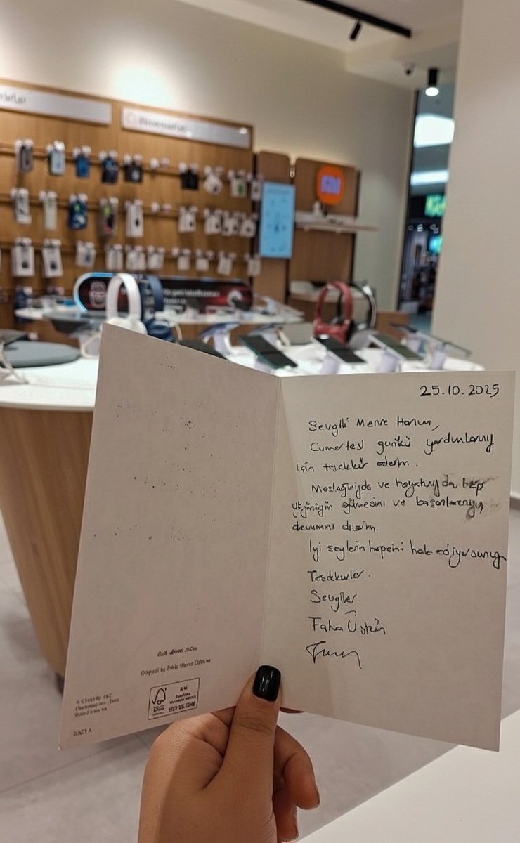 Yoğun iş temposunda sadece kendi işimi yapmakla meşgulken getirilen teşekkür kartı.. Değerli hissettirdiğiniz için teşekkür ederim.. 🥰
<a href="/VodafoneTR/">Vodafone Türkiye</a>