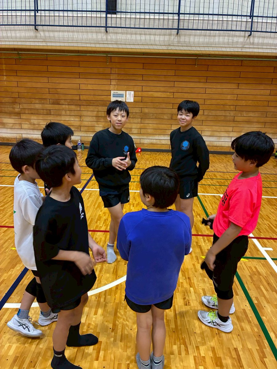 rubicks_iruma's tweet image. 本日は夜練習🏐
体調不良者が出てきてますな😱
コロナインフルや風邪はどうしても日常で接して体内に入ってしまいます。なので入っても発症しない免疫を作ることが大事です👊
まずはたくさん食べてたくさん寝ることですな(-_-)zzz