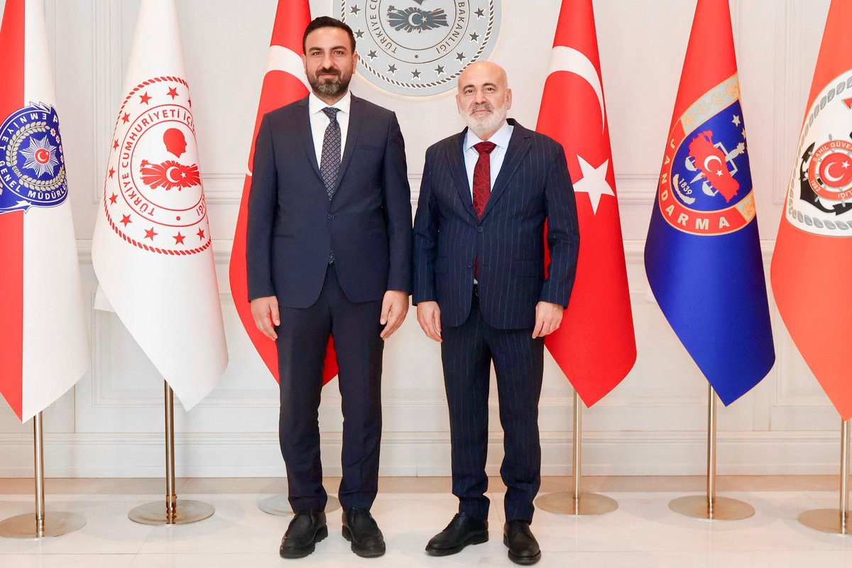 ibrahimgokcedg's tweet photo. 📍 T.C. İçişleri Bakanlığı – Ankara

Cumhurbaşkanımız Sayın Recep Tayyip Erdoğan’ın liderliğinde “Güçlü Türkiye, Güvenli Yarınlar” hedefiyle yürütülen hizmetler doğrultusunda,
İçişleri Bakan Yardımcımız Sayın @av_mehmetsaglam ’ı meclis üyelerimizle birlikte makamında ziyaret ettik. 🇹🇷

Devlet tecrübesi, vizyoner bakışı ve millete hizmet gayretiyle öne çıkan Sayın Bakan Yardımcımızla, ülkemizin güvenlik politikalarından yerel yönetimlere kadar birçok konuda verimli bir istişare gerçekleştirdik.

Nazik ev sahipliği ve samimi ilgilerinden dolayı Sayın Bakan Yardımcımıza teşekkür ediyor, üstün gayretlerinin ülkemize hayırlı hizmetler olarak dönmesini diliyoruz.

#AKParti #Seyhan #TürkiyeYüzyılı #BirlikteGüçlüyüz #Adana #HizmetinAdıAKParti

@omerrcelik @abuyukgumus @yahyacelik_
@ozmehmetemin @Tamer_Dagli @KaramikSunay  @abdullahdogru01 @farukaytek