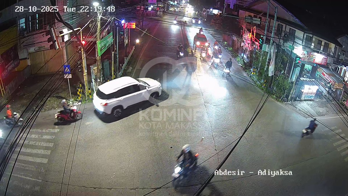 22:21 Abdesir - Adhyaksa terpantau lancar, utamakan keselamatan  saat berkendara. #CCTVDiskominfoMKS A.W