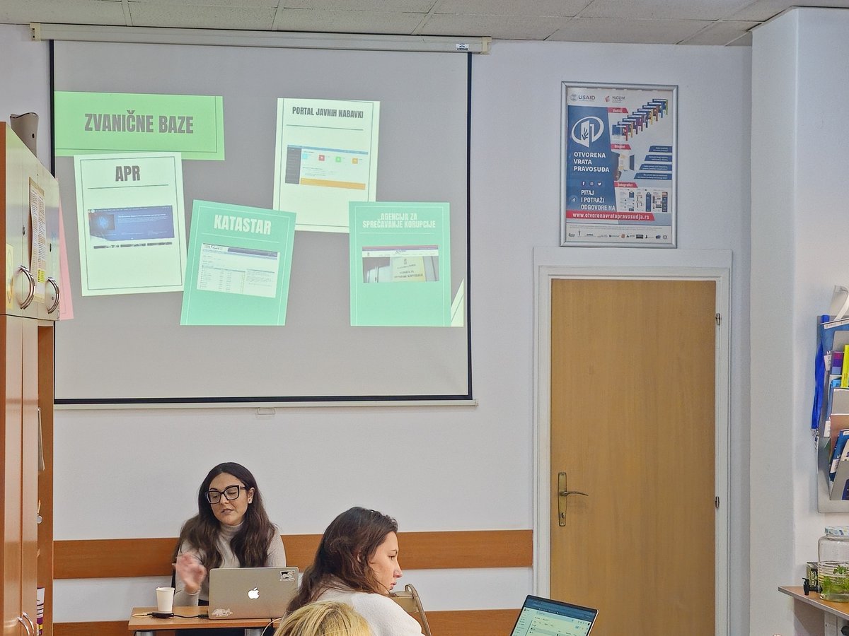 CHRIN_Nis's tweet photo. Uz podršku iskusnih novinara i fekt - čeking stručnjaka, učili su kako da koriste profesionalne alatke za proveru činjenica, kako da razlikuju pouzdane od nekredibilnih izvora, kao i kako da razreše etičke dileme koje savremeno novinarstvo donosi. https://t.co/NgfLDEabcy