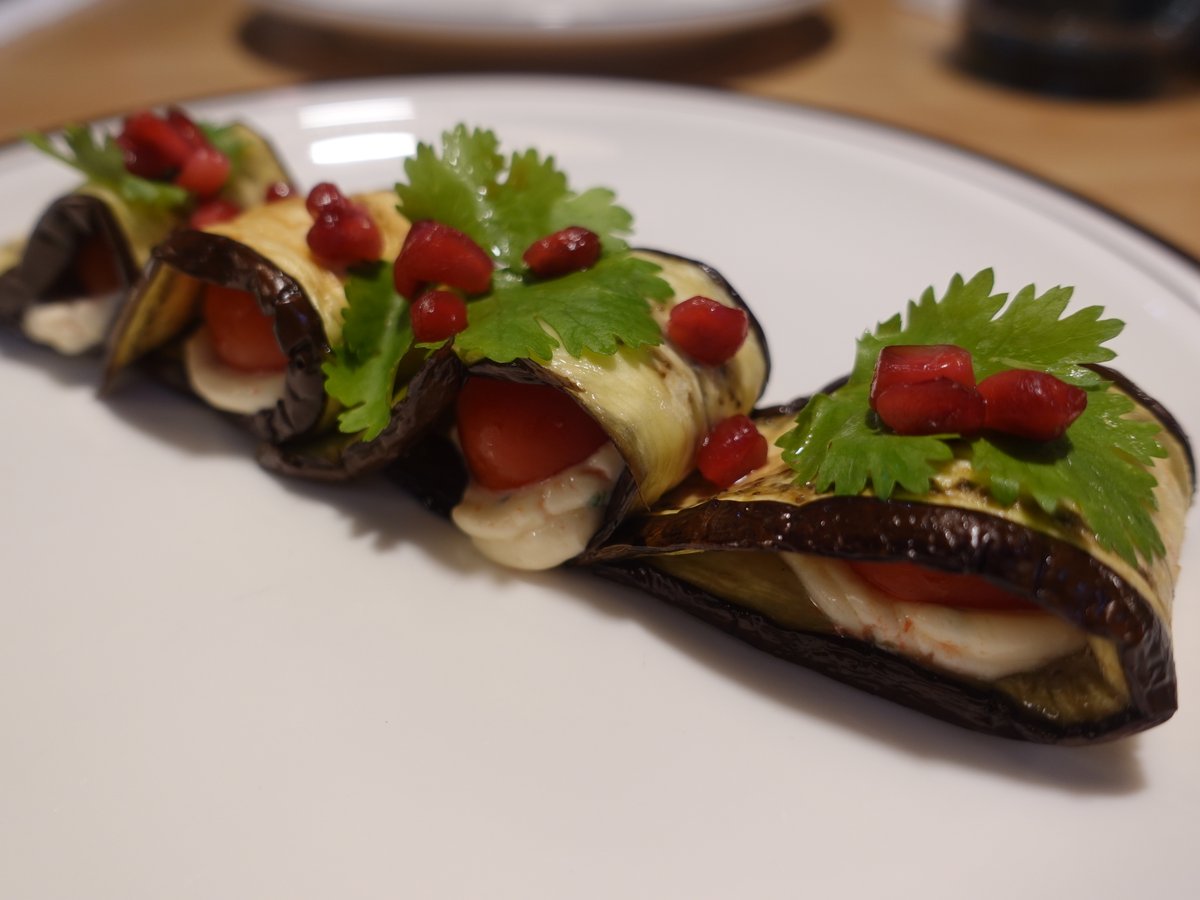 동대문역사공원역의 조지아 레스토랑, 환치(HVANCH)전부 맛있어서 접시까지 싹싹 핥아먹었고 가게되면 조지아식 만두인 힌칼리는 꼭 먹길 바라 🤤🤤🤤
blog.naver.com/totheno1/22405…