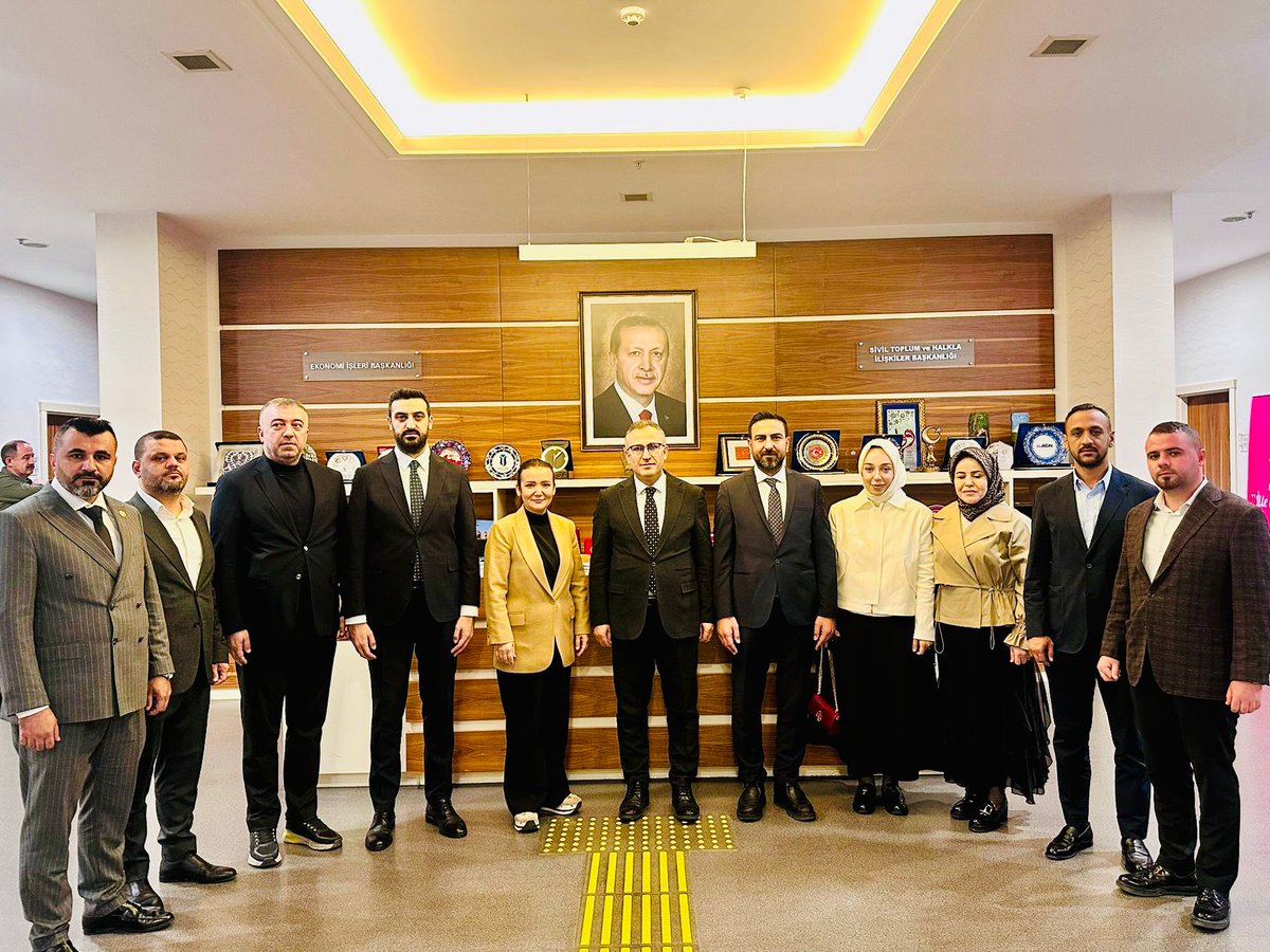 ibrahimgokcedg's tweet photo. 📍 AK Parti Genel Merkezi – Ankara

AK Parti Genel Merkez Disiplin Kurulu Başkanımız Sayın Av. Mehmet Sarı ve Başkan Yardımcımız Sayın Melek Çiçek’i meclis üyelerimizle birlikte ziyaret ettik.

Partimizin temel ilkeleri doğrultusunda teşkilat disiplininin önemine dair verimli ve samimi bir istişare gerçekleştirdik.
Sayın Başkanımızın tecrübesi ve vizyonu, teşkilatlarımızın birlik ve dirliğine güç katmaktadır.

Nazik kabulleri ve misafirperverlikleri için teşekkür ediyor, çalışmalarında başarılar diliyoruz. 🇹🇷

#AKParti #Seyhan #TürkiyeYüzyılı #BirlikteGüçlüyüz #Adana #TeşkilatDisiplini

@omerrcelik @abuyukgumus @yahyacelik_
@ozmehmetemin @Tamer_Dagli @KaramikSunay  @abdullahdogru01 @farukaytek