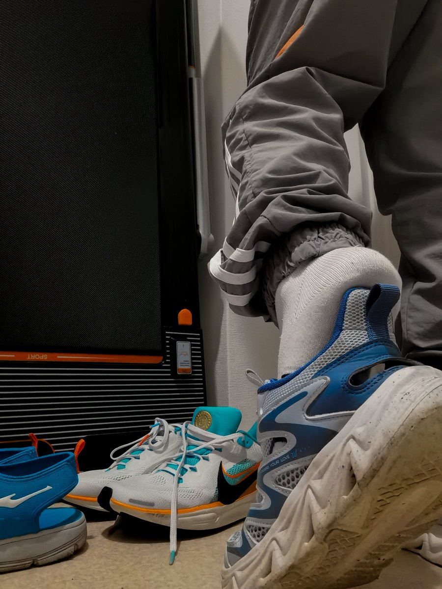 鞋子脏兮兮，袜子湿漉漉～😅#跑鞋 #体育生白袜